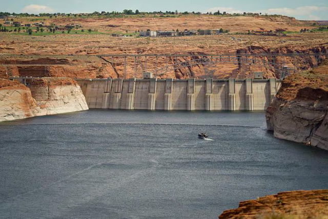 boat near glen canyon dam