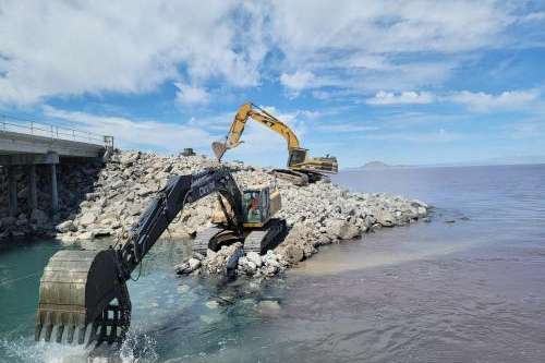 An excavator moves stones by the Great Salt Lake Causeway to raise the berm by 4 feet in July 2022. (Photo: Utah Division of Forestry, Fire and State Lands)